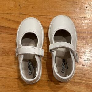 OshKosh B’gosh White Flats, Size 7